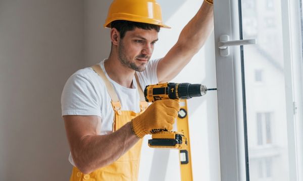 Optimisez votre confort avec la pose de vitrages sur mesure