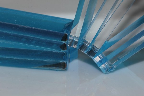 Plexiglas anti-rayure : résistance et transparence pour tous vos projets